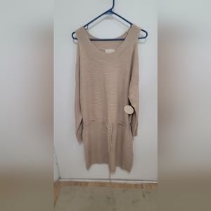 Knit dress with cut ✂️ out shoulders